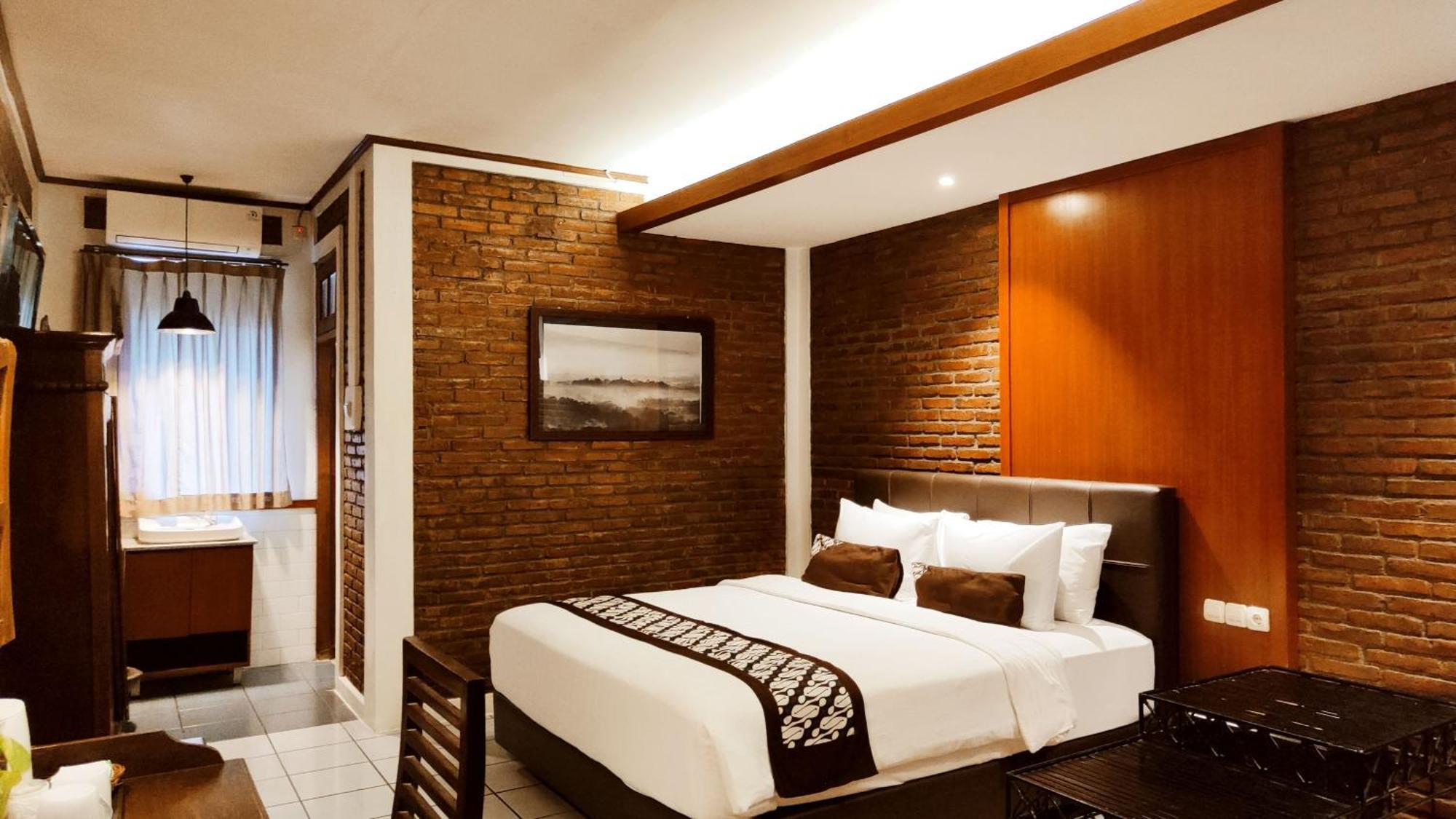 Hotel Paku Mas