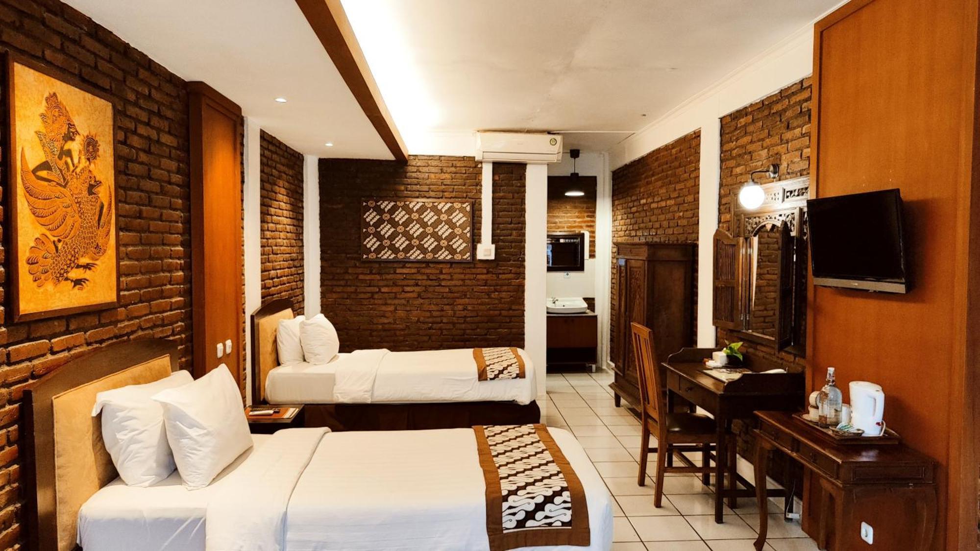 Paku Mas Hotel 3*